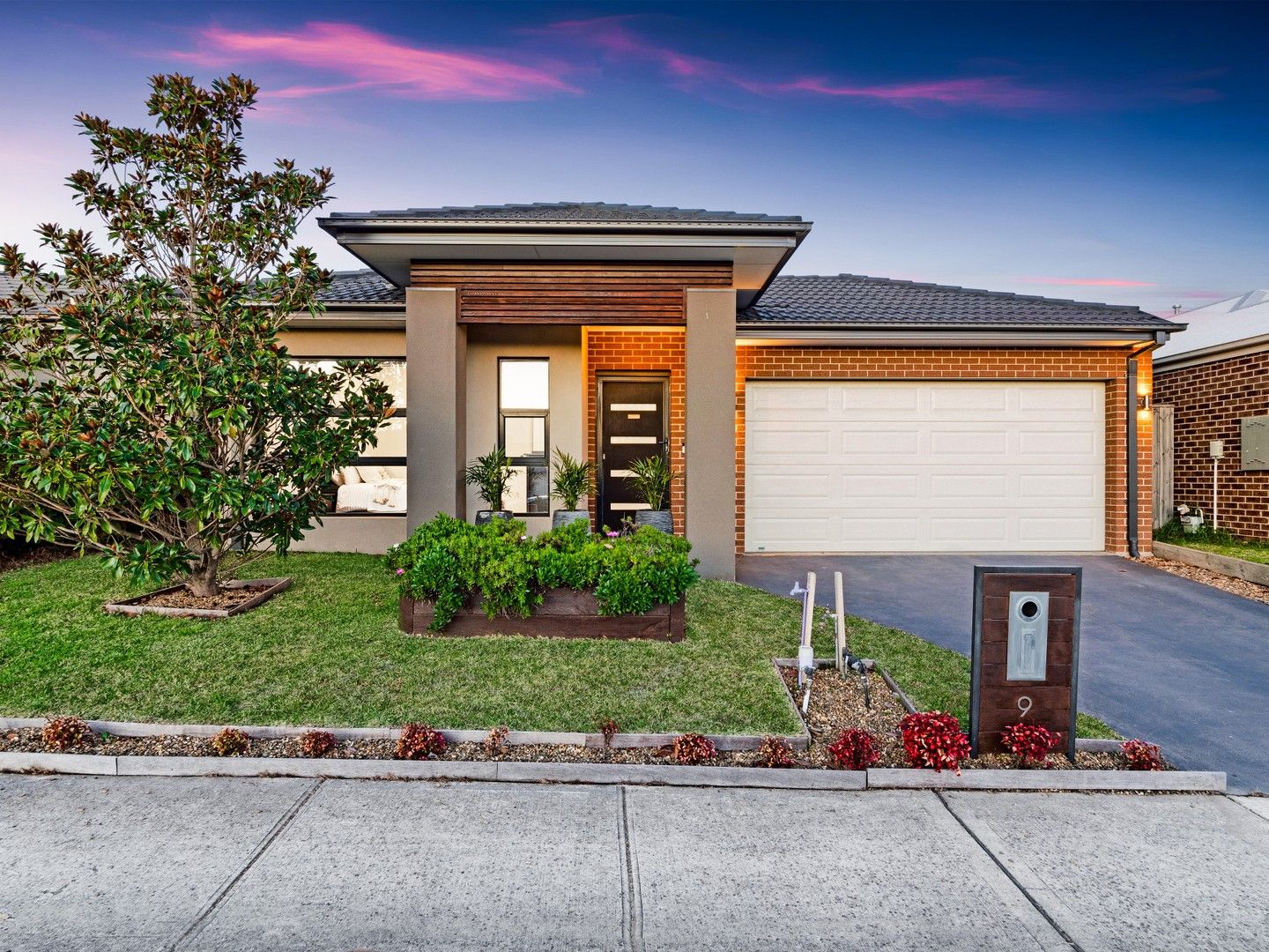 4 bedrooms House in 9 Goodenia Loop CRANBOURNE WEST VIC, 3977