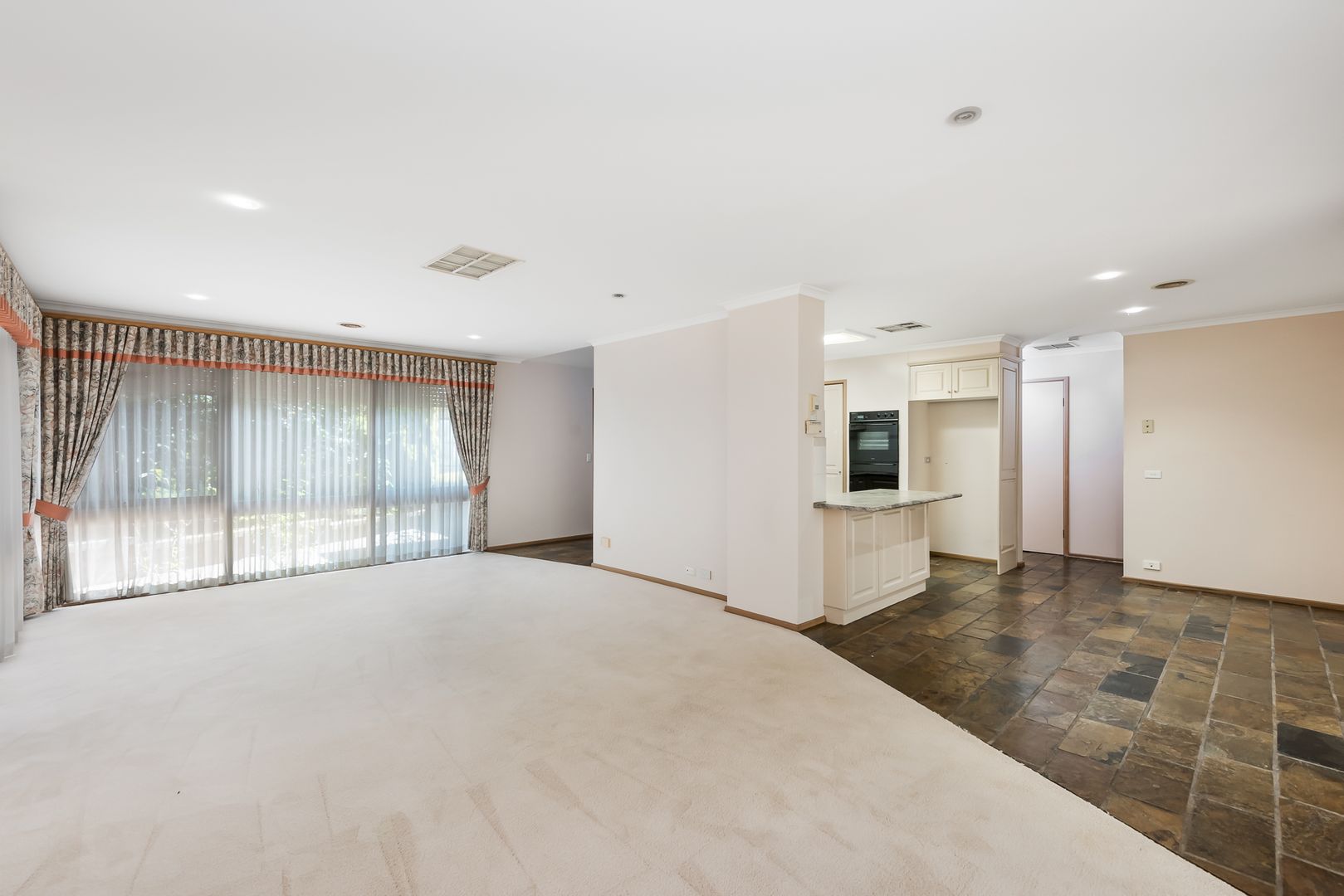 1 Nash Court, Endeavour Hills VIC 3802, Image 2