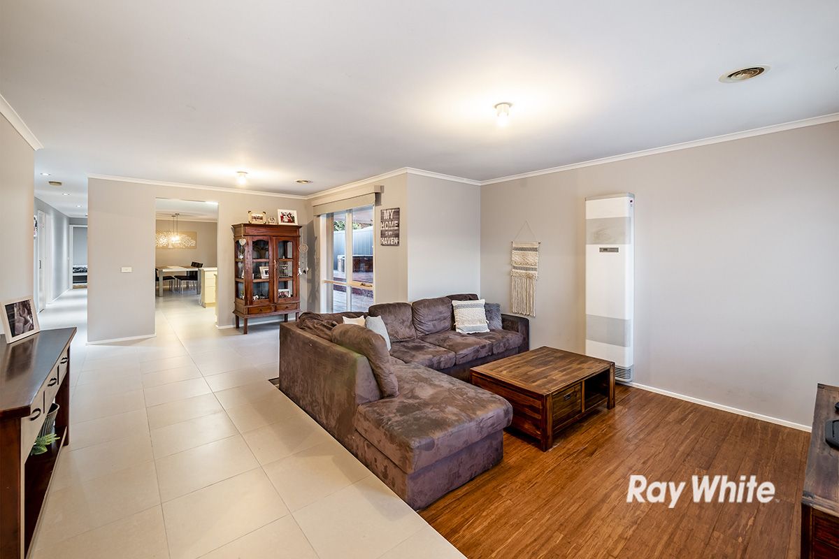 12 Lupin Court, Cranbourne North VIC 3977, Image 2
