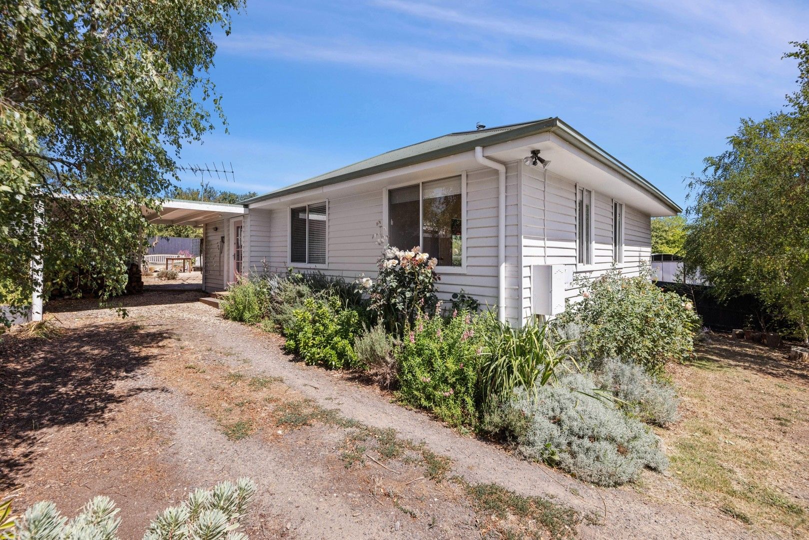 27 Dundas Street, Lancefield VIC 3435 House For Rent 420 Domain