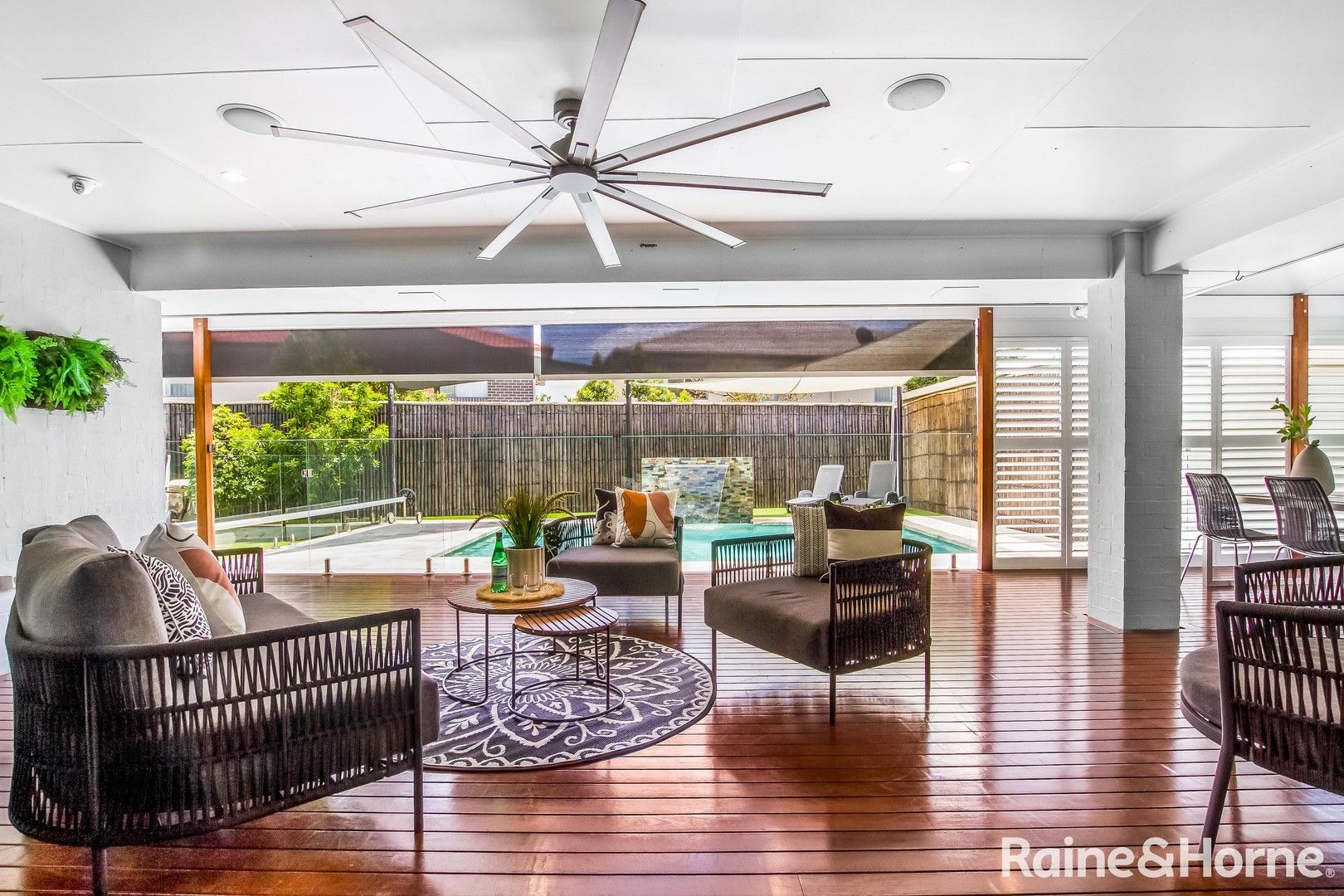 4 bedrooms House in 41 Wondall Road WYNNUM WEST QLD, 4178