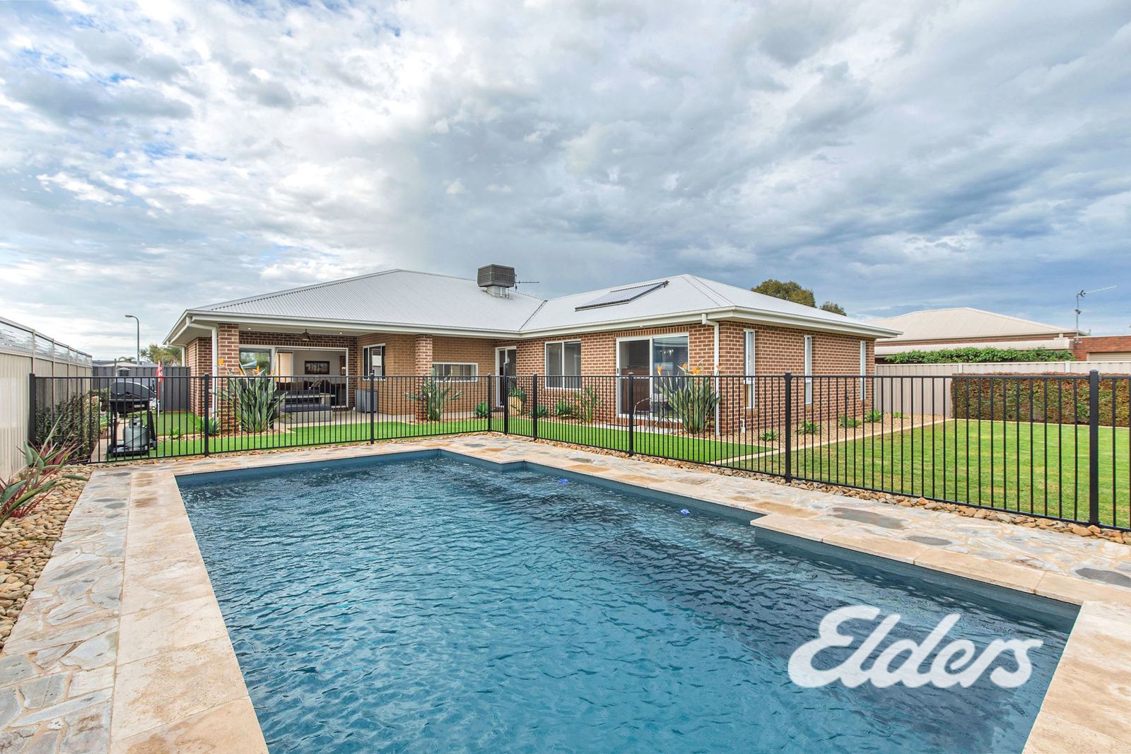 18 Linthorpe Drive, Yarrawonga VIC 3730, Image 2