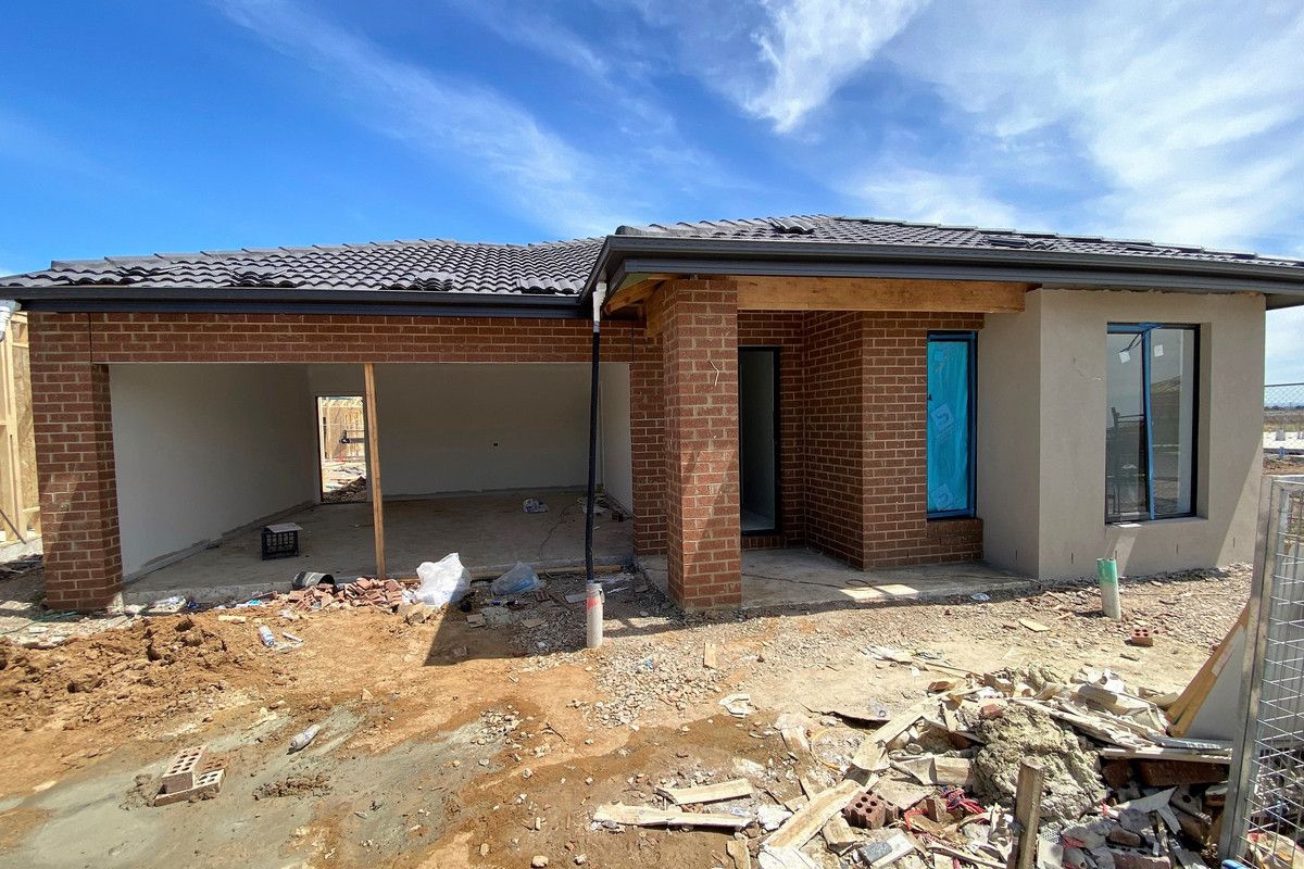 4 bedrooms House in 10 Portobello Way FRASER RISE VIC, 3336