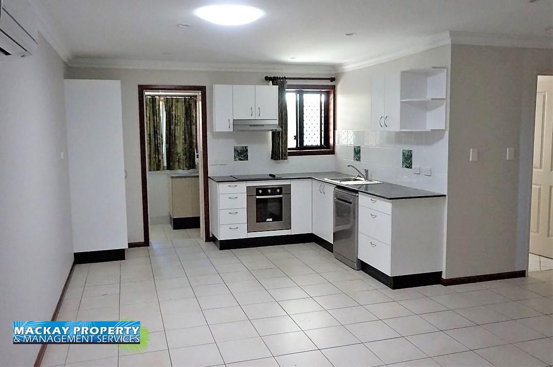 4/4 Symons Street, South Mackay QLD 4740, Image 2