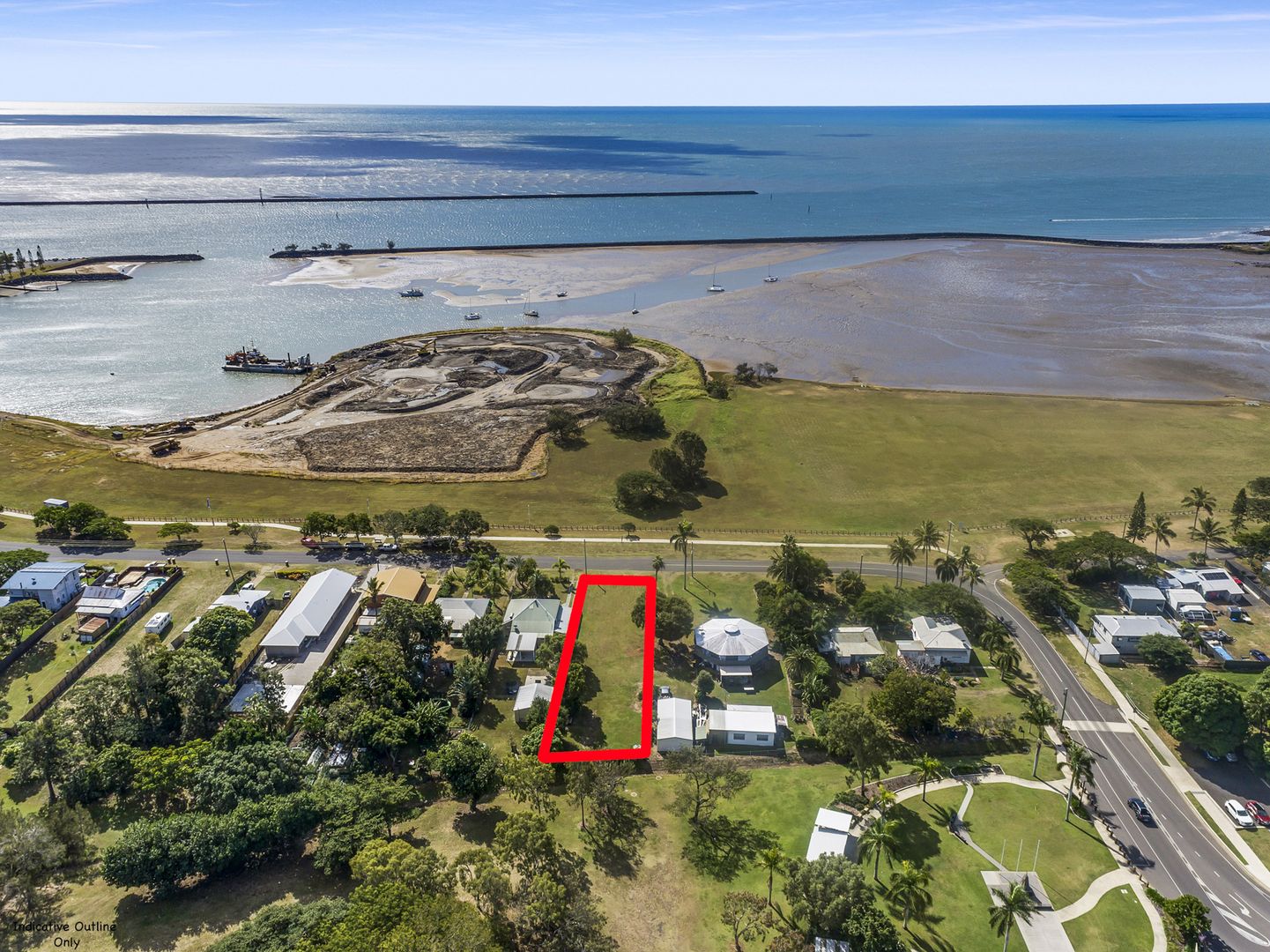 18 Harbour Esplanade, Burnett Heads QLD 4670, Image 1