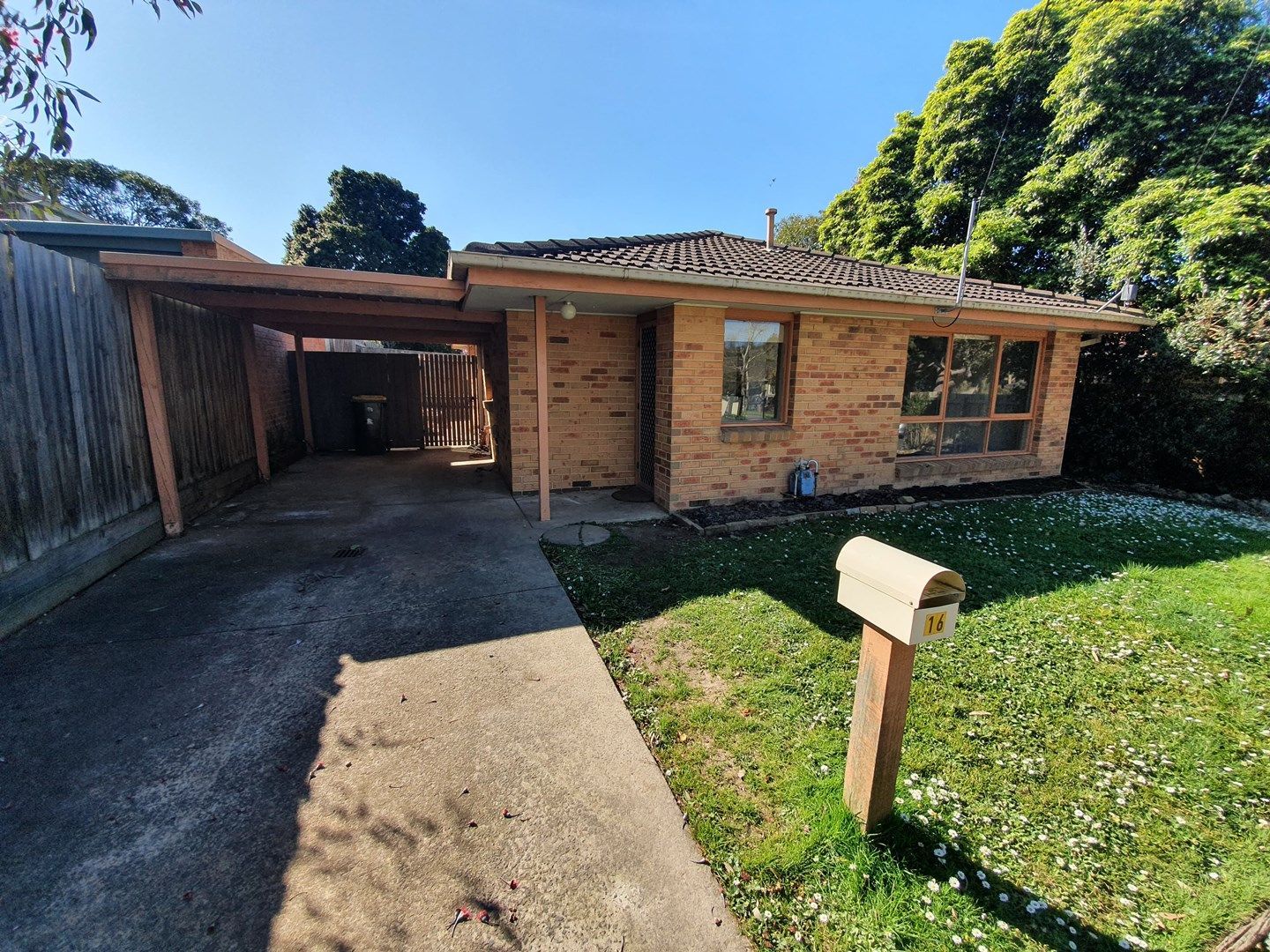 2 bedrooms House in 16 Ian  Crescent MITCHAM VIC, 3132