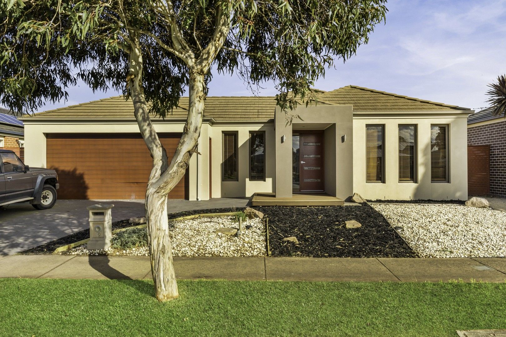 3 bedrooms House in 19 Dianella Close PAKENHAM VIC, 3810