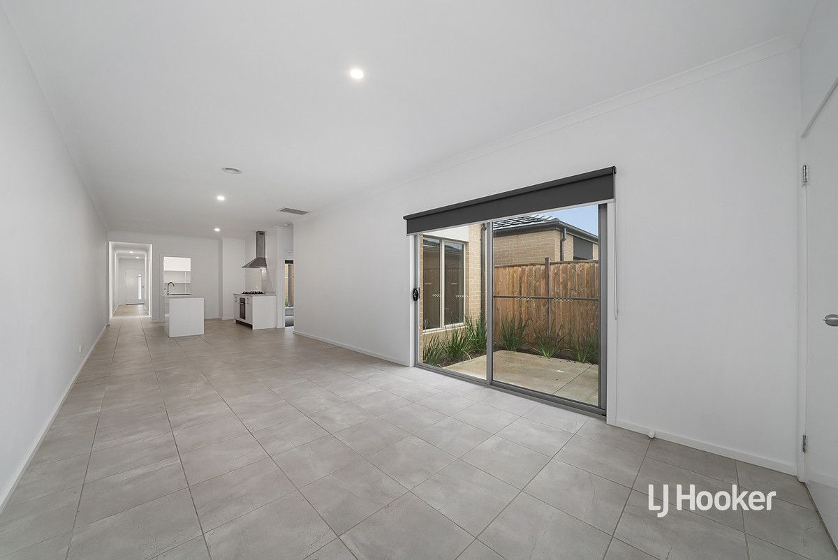 54 Cranberry Crescent, Manor Lakes VIC 3024, Image 2