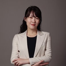 Fiona Hu, Sales representative