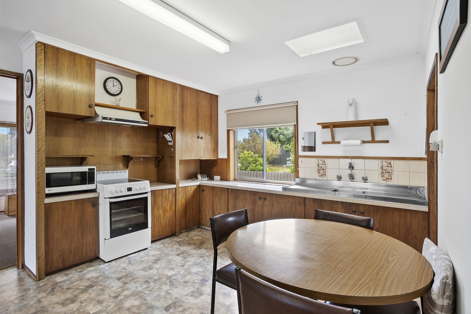 30 Montrose Avenue, Apollo Bay VIC 3233, Image 2