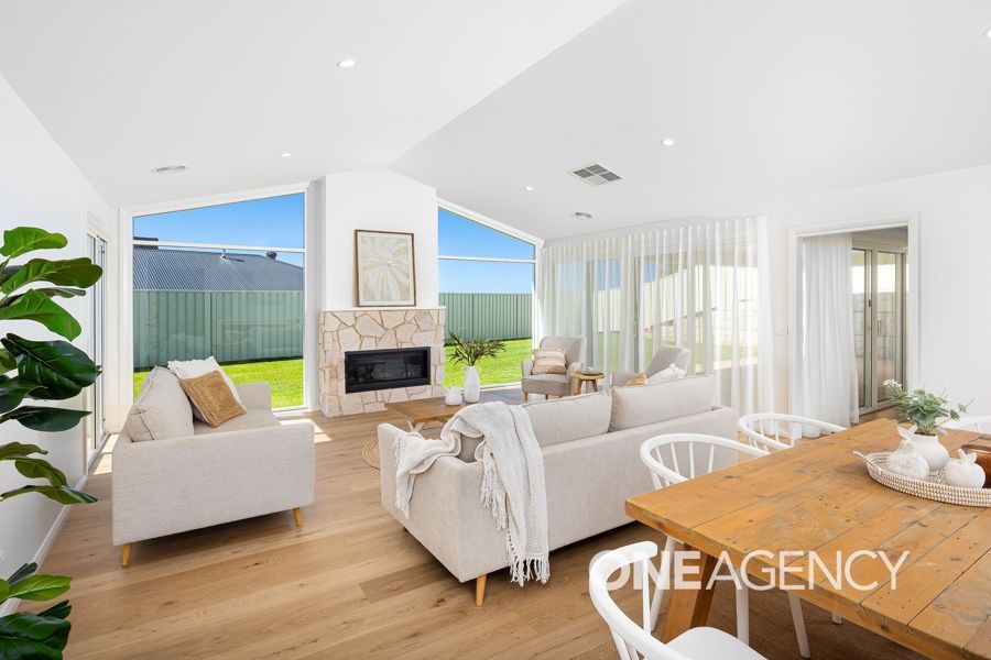 21 BENNELONG CRESCENT, Lloyd NSW 2650, Image 2