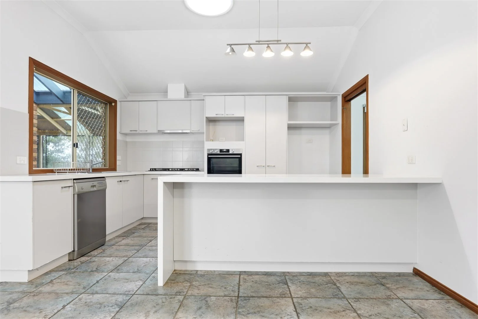 Additional image 7 of 4 Roxy Cl, Berwick VIC 3806