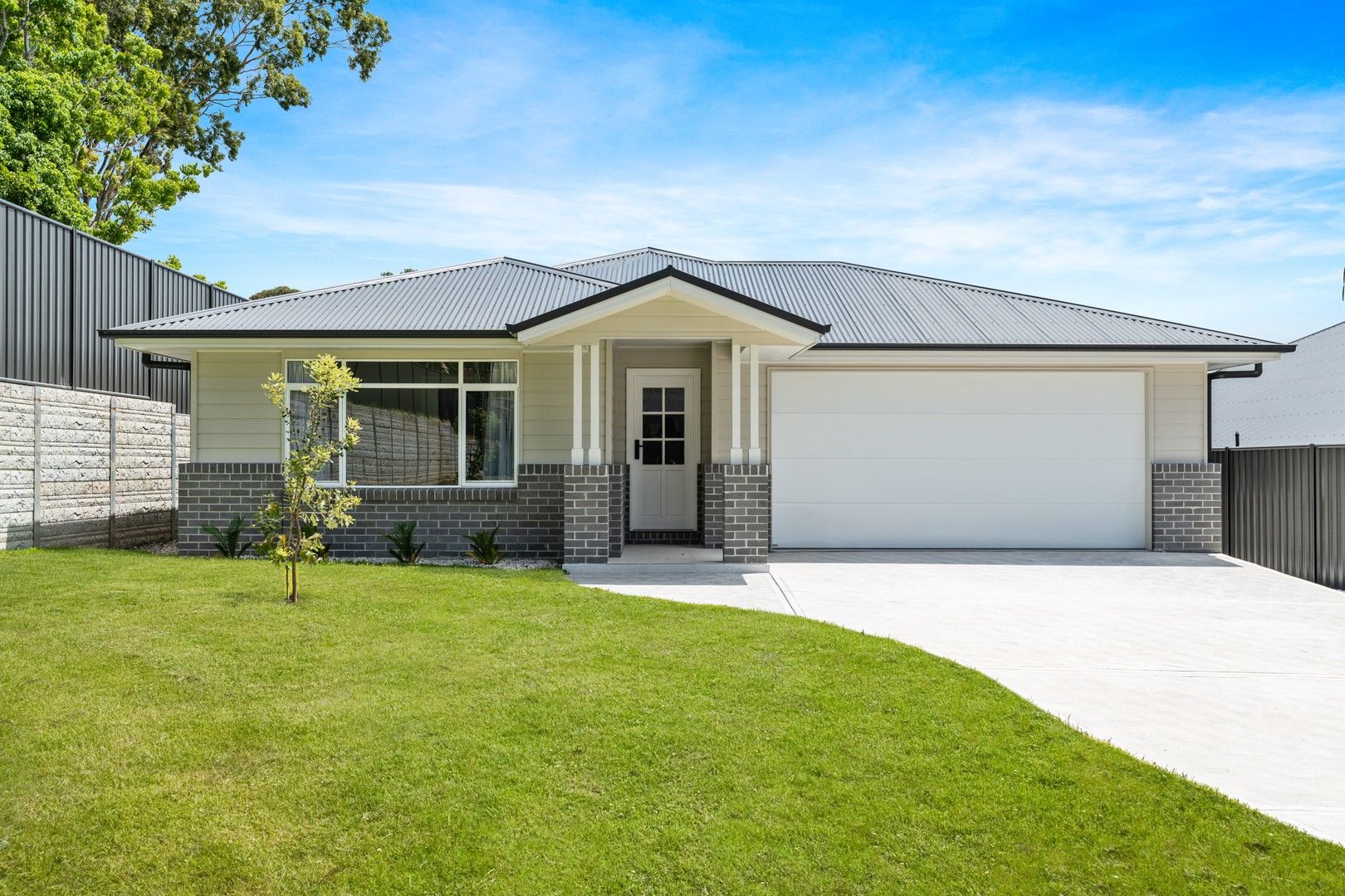 4 bedrooms House in 19 Corkwood Street BERKELEY VALE NSW, 2261