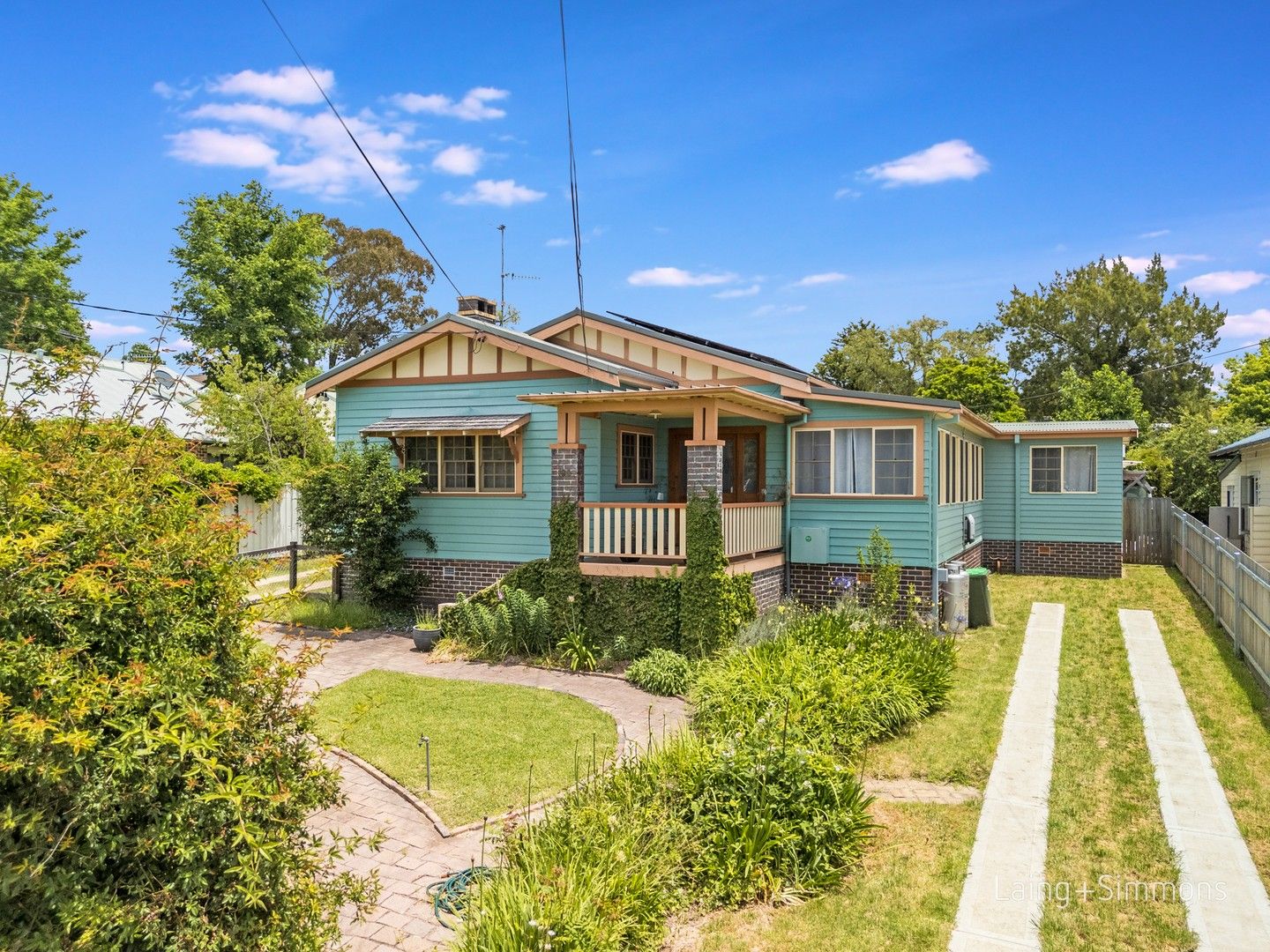 7 bedrooms House in 196 Marsh Street ARMIDALE NSW, 2350