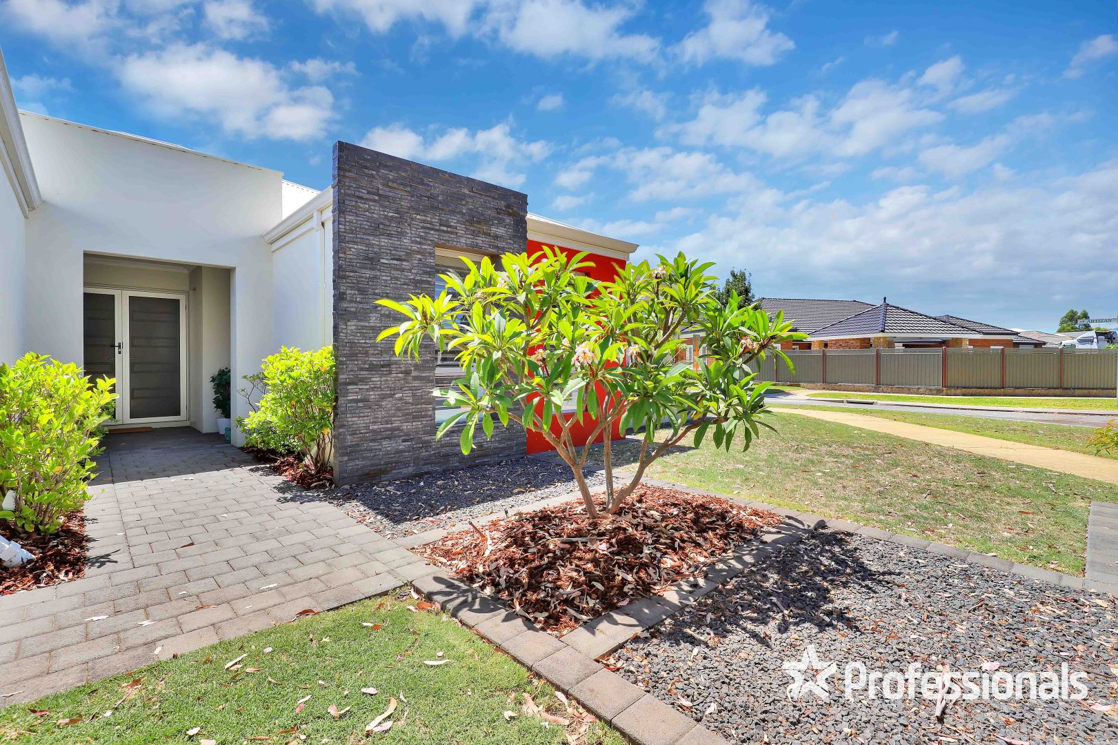 20 Yellowwood Avenue, Piara Waters WA 6112 Domain