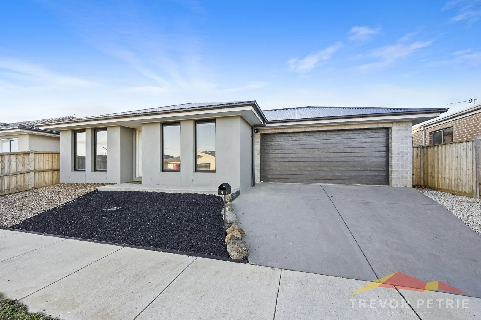 4 Cadillac Wy, Smythes Creek VIC 3351