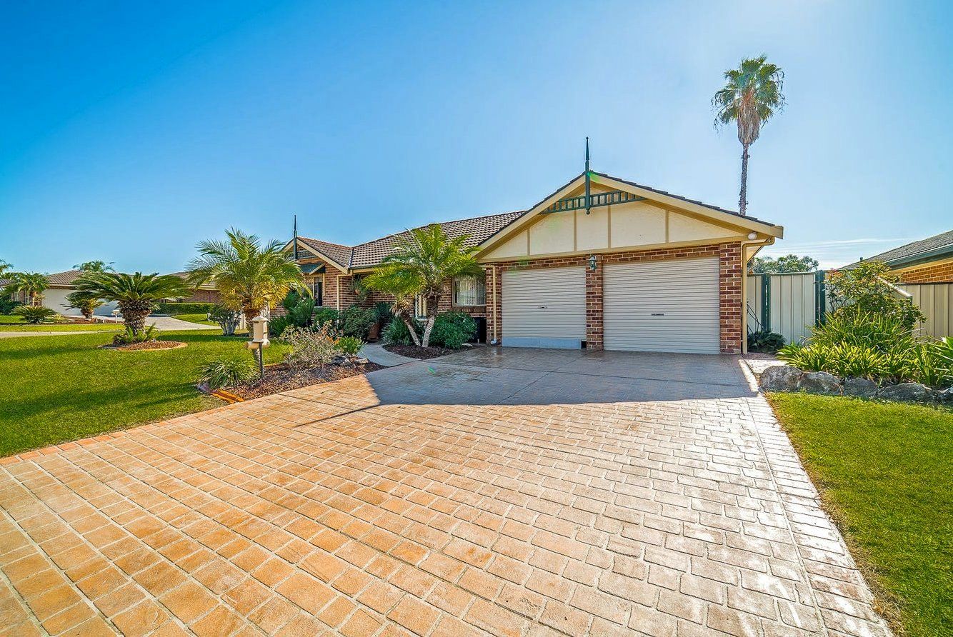 4 bedrooms House in 11 Josquin Way CLAREMONT MEADOWS NSW, 2747