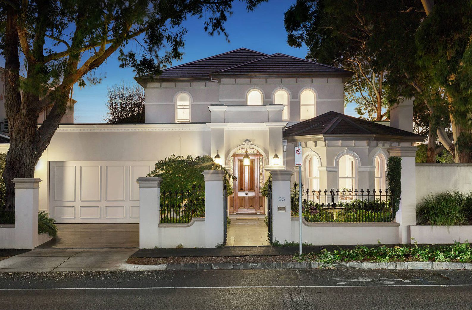 5 bedrooms House in 35 Cochrane Street BRIGHTON VIC, 3186