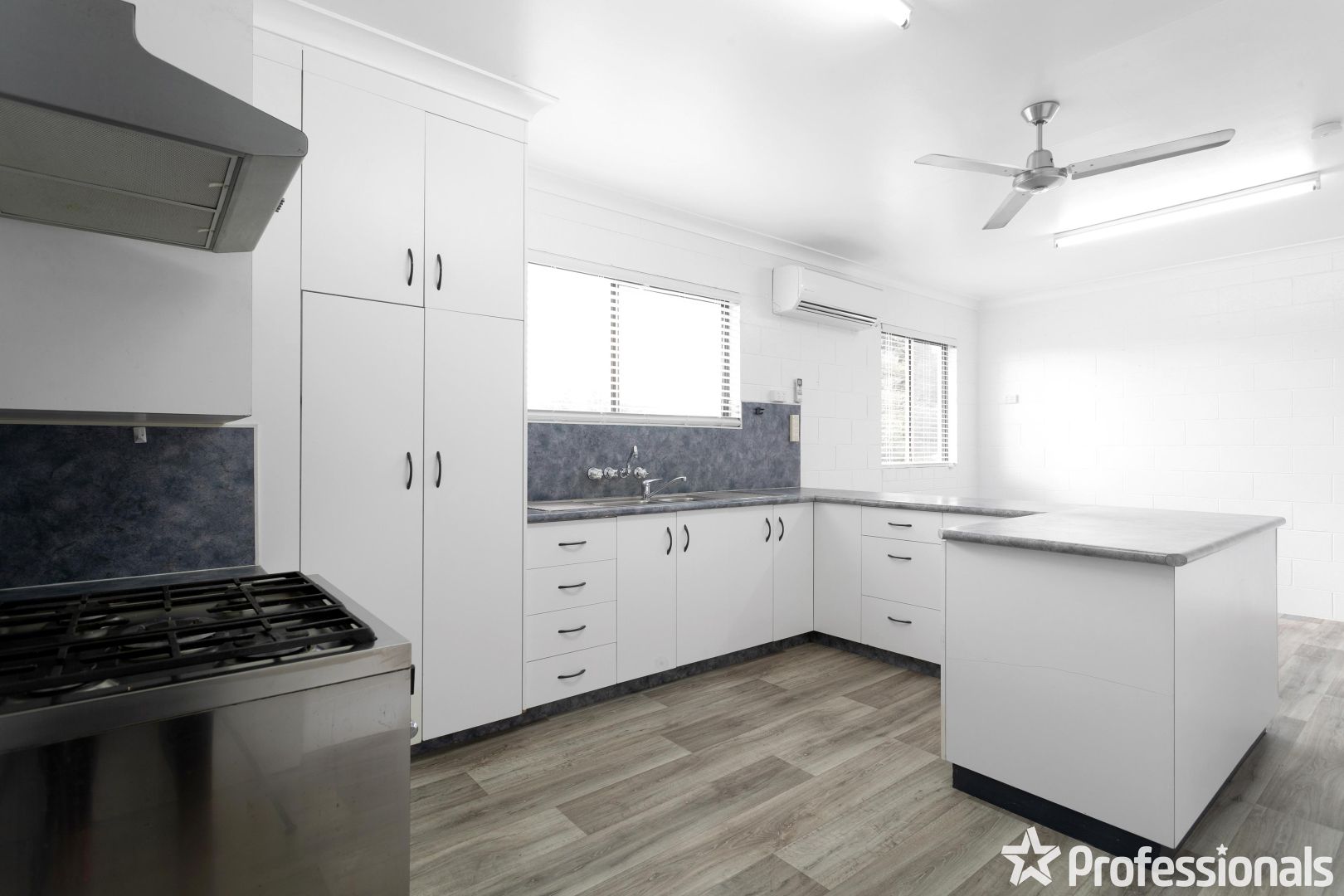 897 Sarina Beach Road, Sarina Beach QLD 4737, Image 2