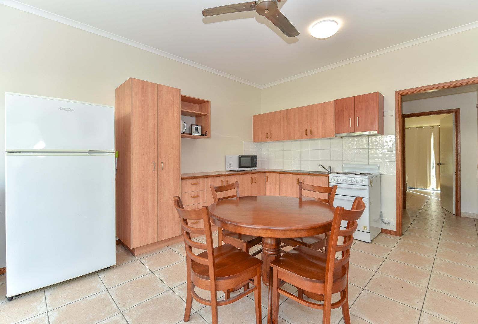 1/1 Valley Drive, Cannonvale QLD 4802, Image 2