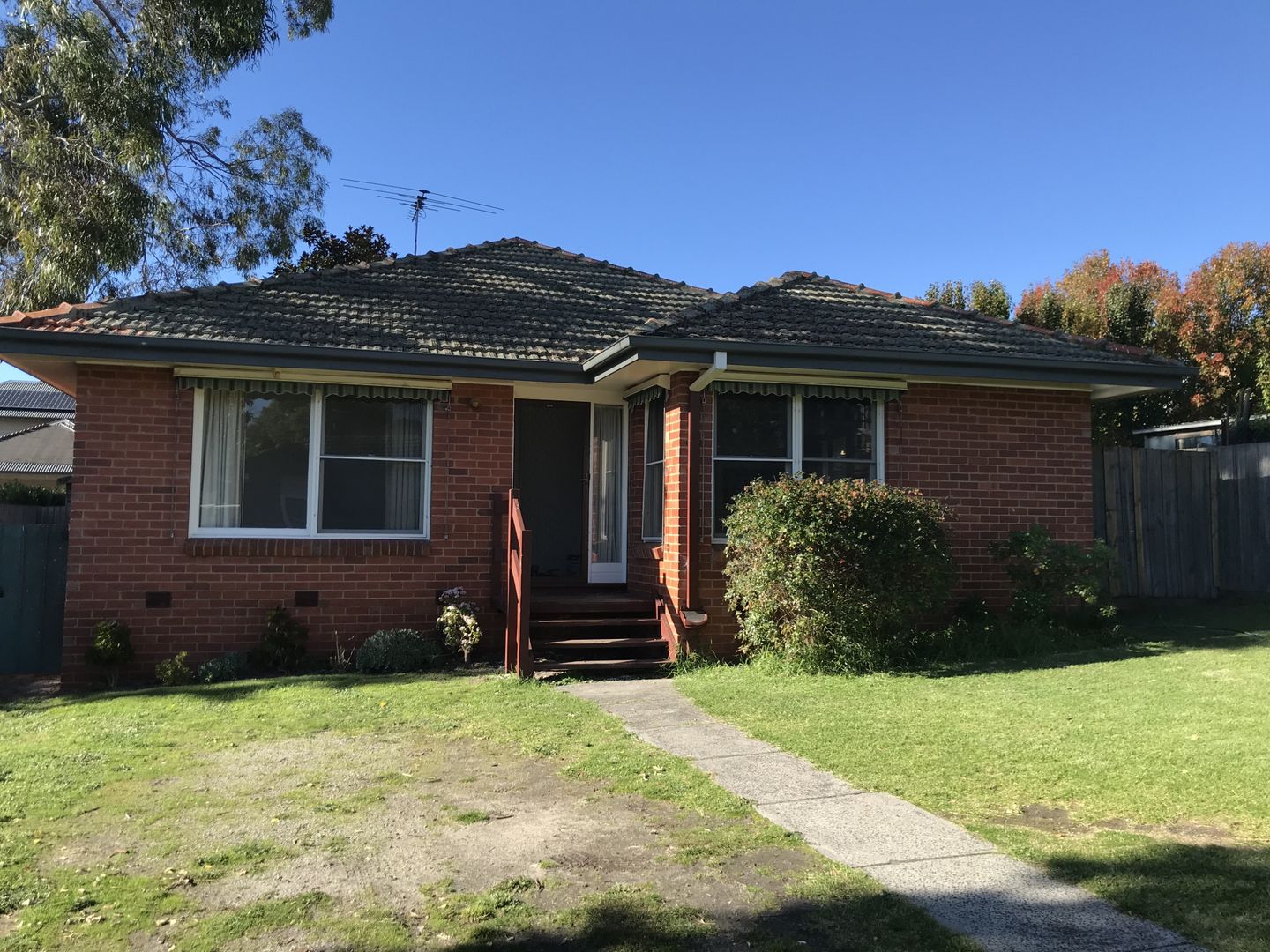 3 bedrooms Apartment / Unit / Flat in 2/10 Highfield Road CANTERBURY VIC, 3126