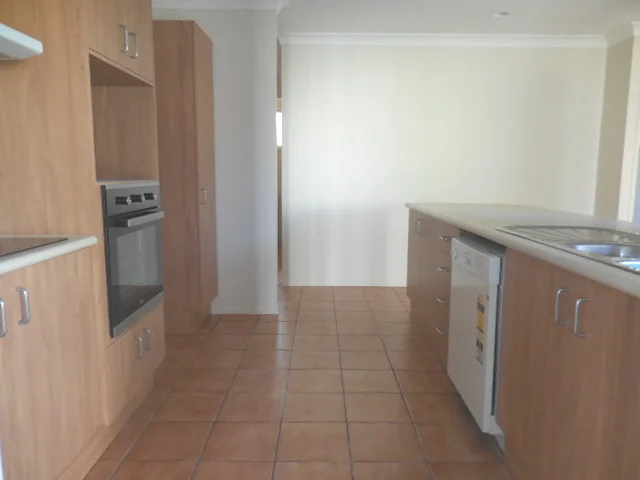 Additional image 4 of 24 Dauphin Crescent, Merrimac QLD 4226