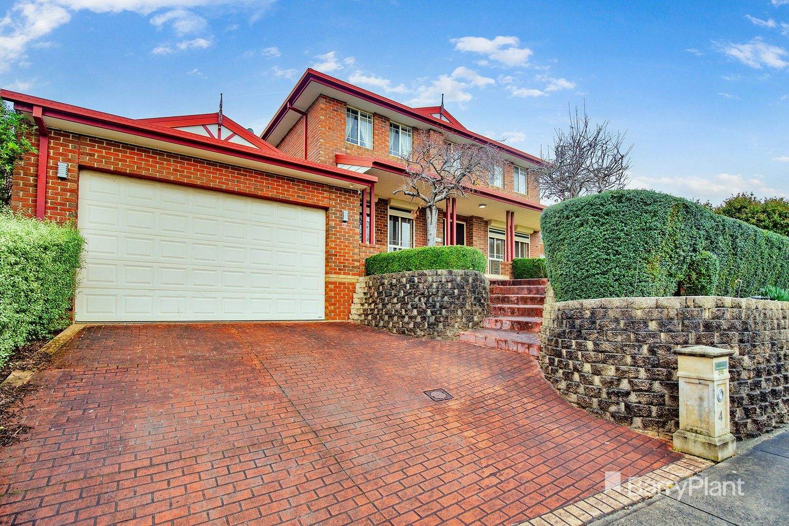 4 bedrooms House in 4 Cunneen Crescent BERWICK VIC, 3806