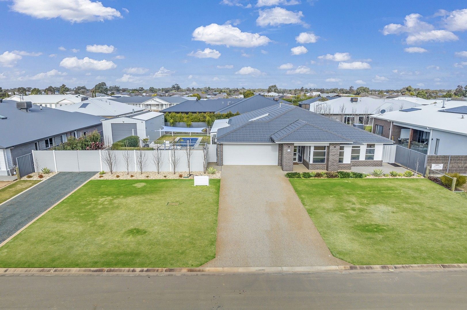 4 bedrooms House in 8 Brolga Avenue MOAMA NSW, 2731