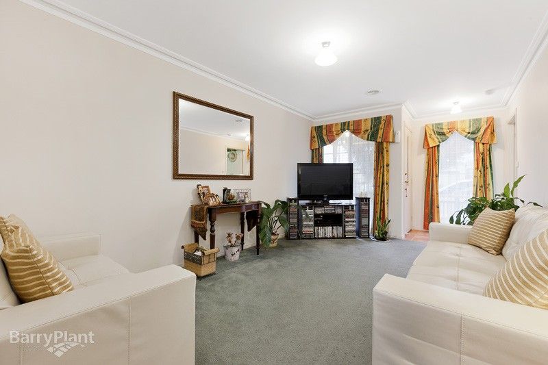 2/2 George Street, BEACONSFIELD VIC 3807, Image 2