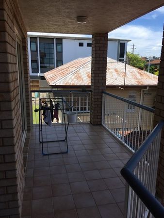 2 bedrooms Apartment / Unit / Flat in 4/23 Sankey Street CARINA QLD, 4152