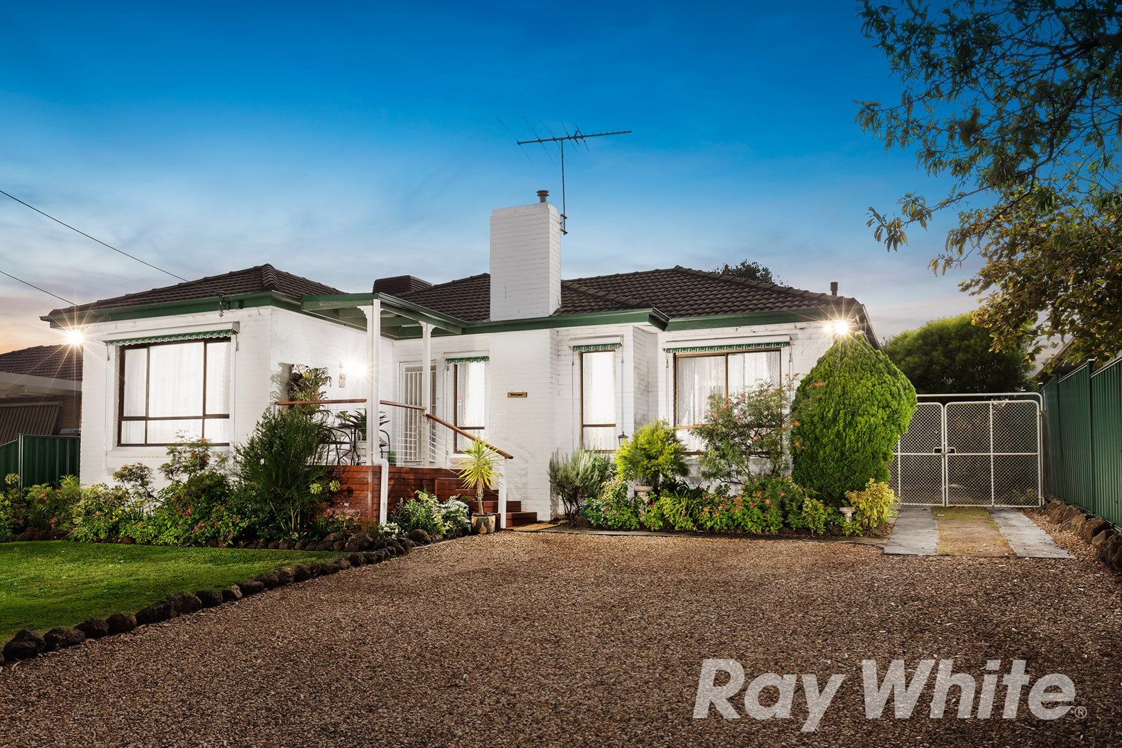 4 Hinkler Avenue, MacLeod VIC 3085, Image 0