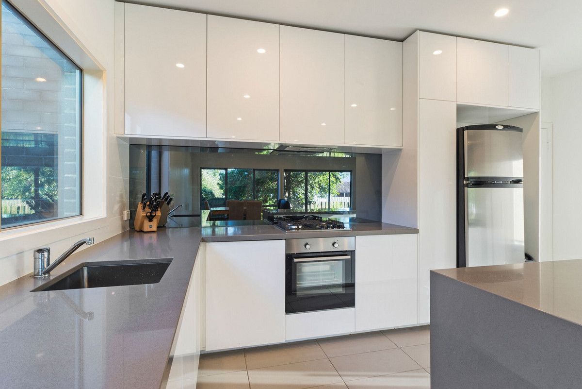 3 bedrooms House in 2/5 Clarendon Street FRANKSTON VIC, 3199
