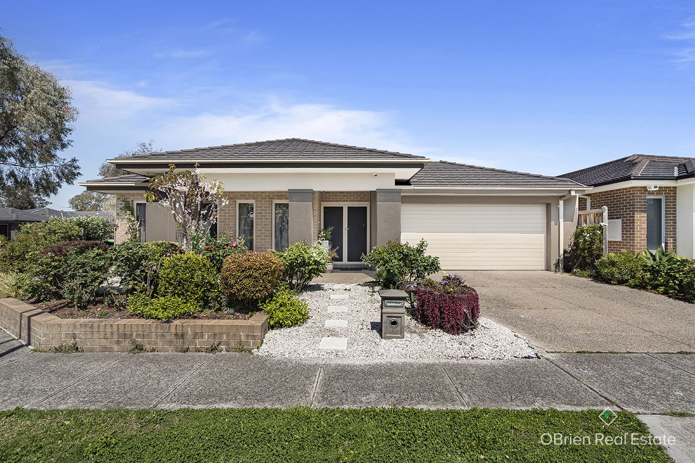 5 bedrooms House in 1 Maxfield Road KEYSBOROUGH VIC, 3173