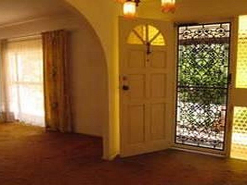 2 bedrooms House in 57 Kenhaven Street KENMORE QLD, 4069