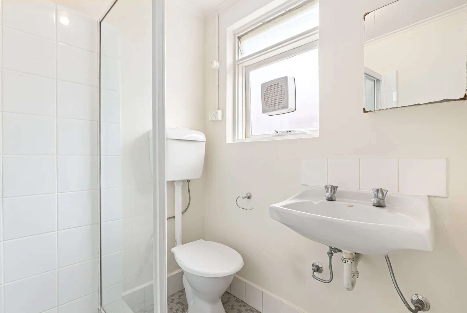 Additional image 5 of 4/15 Waratah Avenue, Glen Huntly VIC 3163