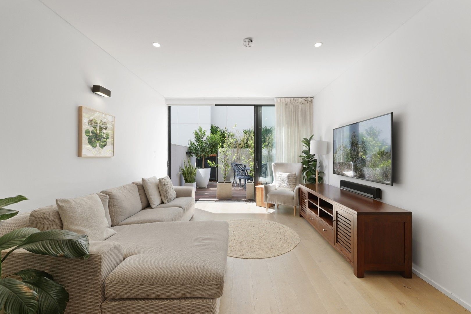 2 bedrooms Apartment / Unit / Flat in 63/5-11 Pyrmont Bridge Road CAMPERDOWN NSW, 2050