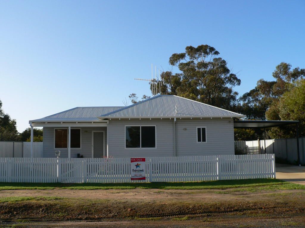 31 Barker Street, Katanning WA 6317, Image 0