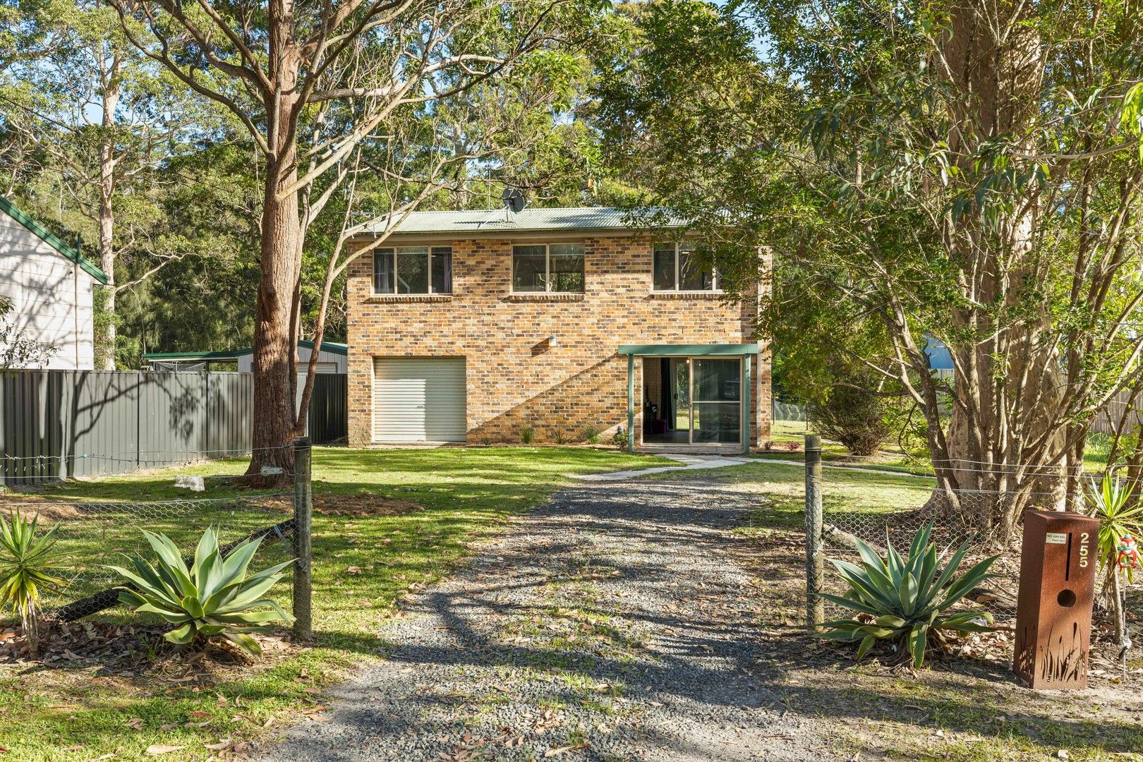 3 bedrooms House in 255 The Park Drive SANCTUARY POINT NSW, 2540