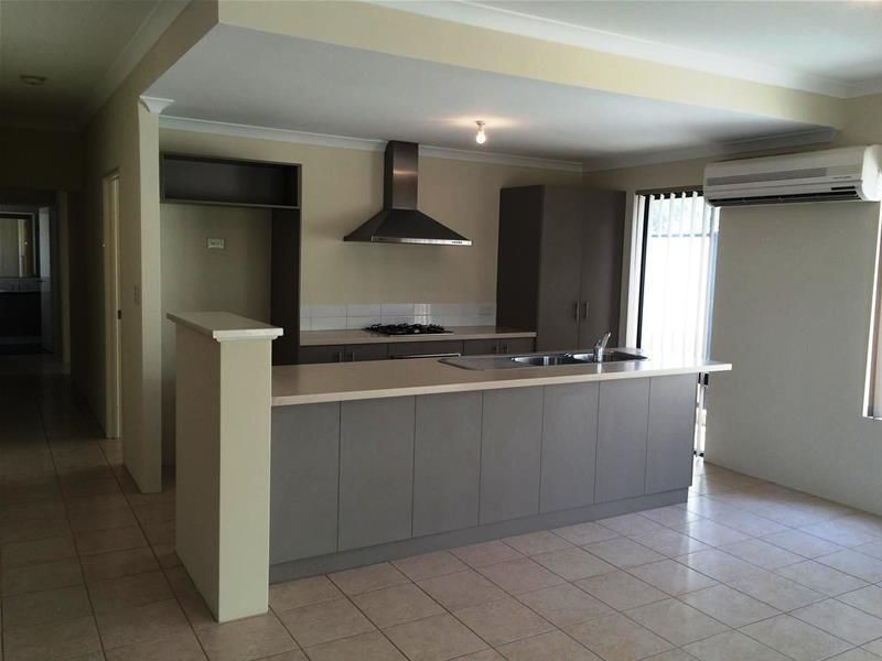 4 bedrooms House in 29 Oak Park Green CLARKSON WA, 6030