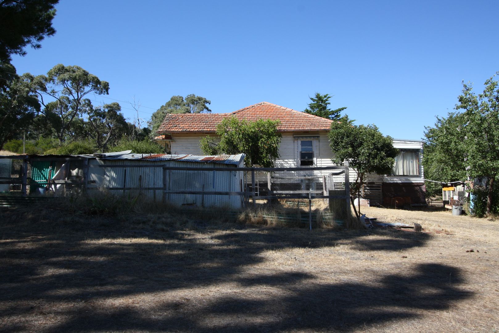 18 Cemetery Road, Elphinstone VIC 3448, Image 2