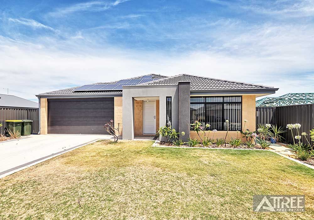 4 bedrooms House in 11 Agate Way BYFORD WA, 6122
