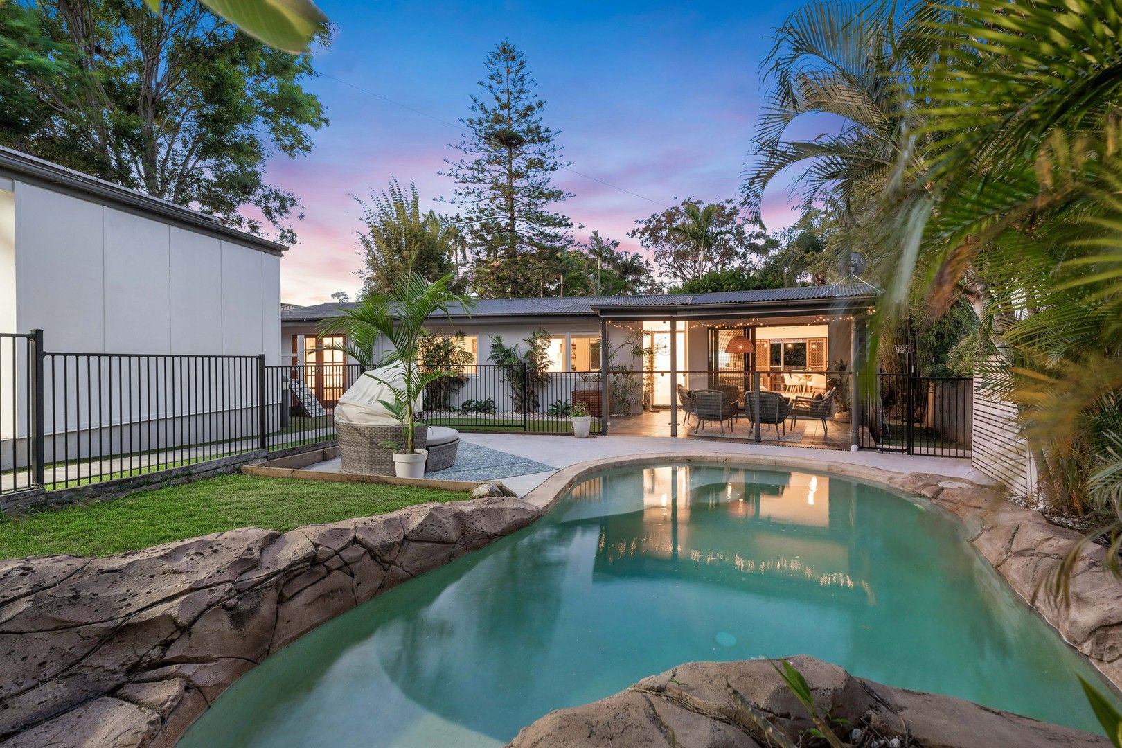 4 bedrooms House in 6 Coolcrest Street WYNNUM QLD, 4178