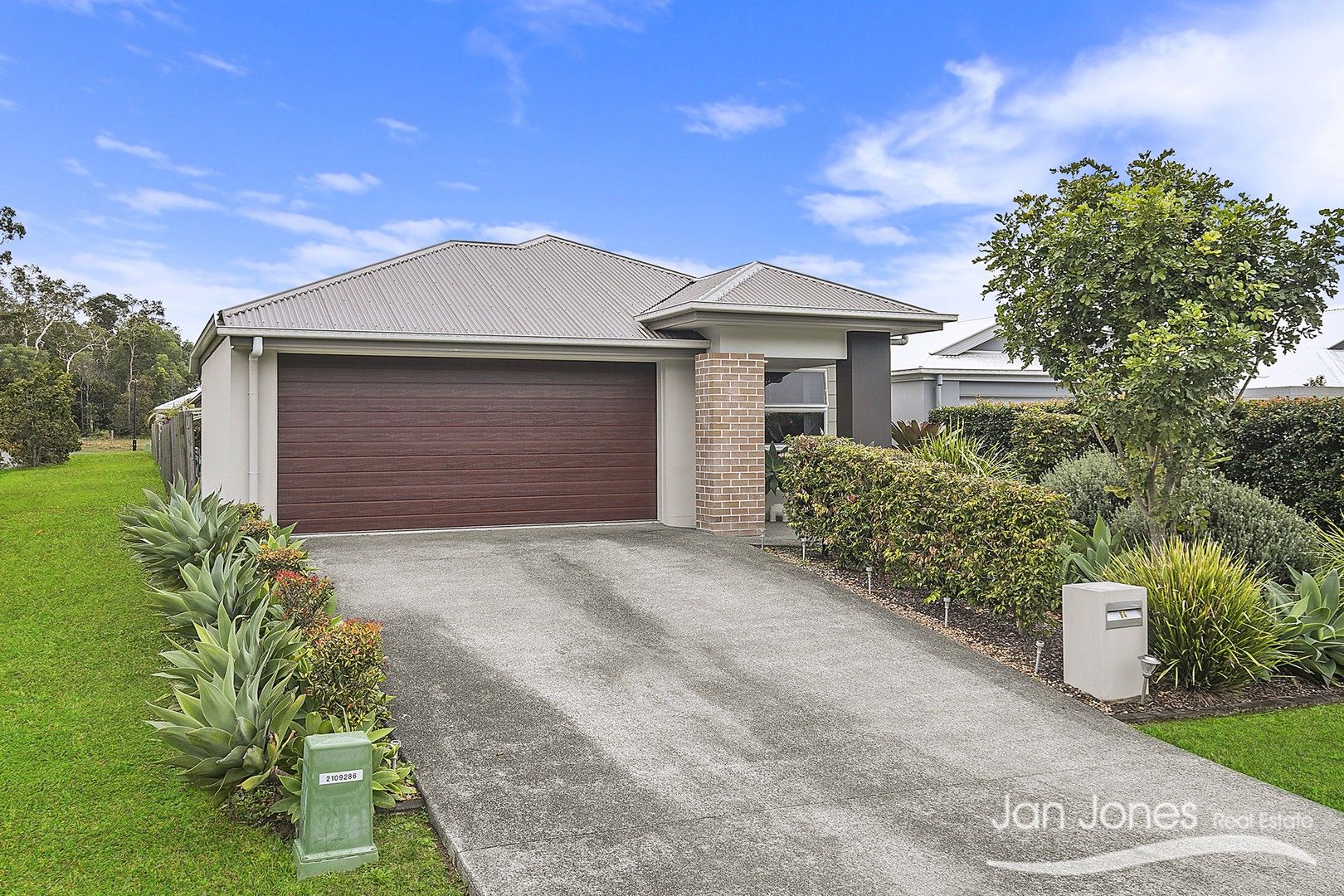 4 bedrooms House in 84 Jones St ROTHWELL QLD, 4022