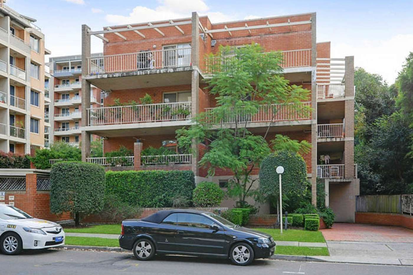 2 bedrooms Apartment / Unit / Flat in 1/29-31 Romsey St WAITARA NSW, 2077