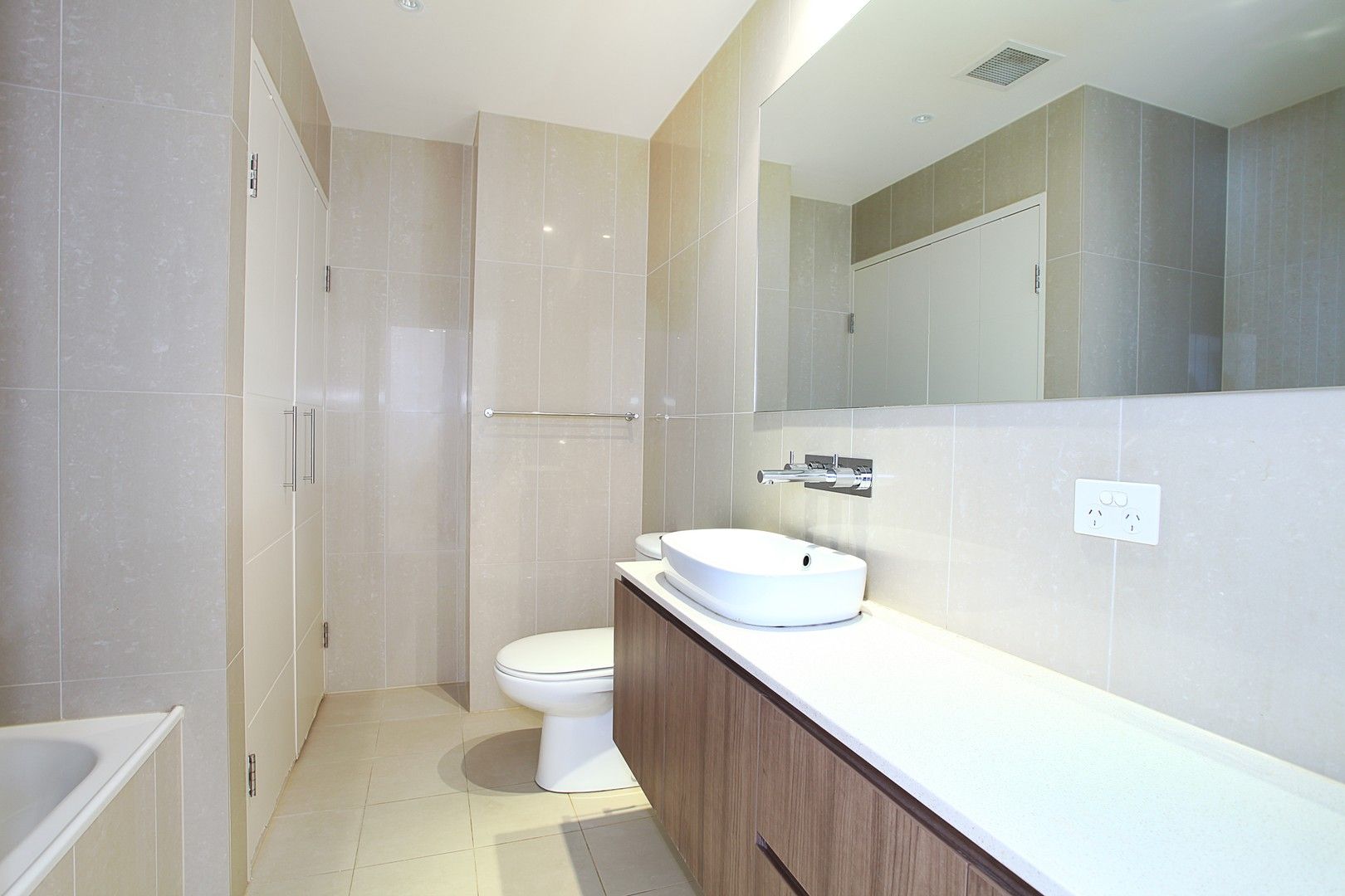 1 bedrooms Apartment / Unit / Flat in 212/103 Forest Road HURSTVILLE NSW, 2220