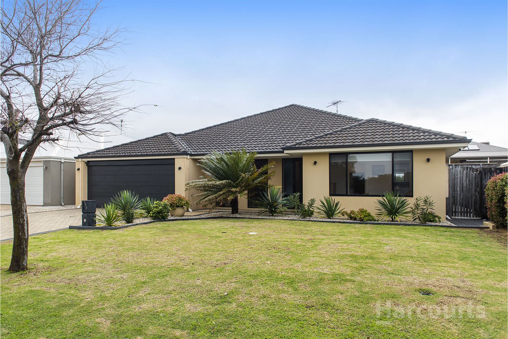5 bedrooms House in 309 Peelwood Parade HALLS HEAD WA, 6210