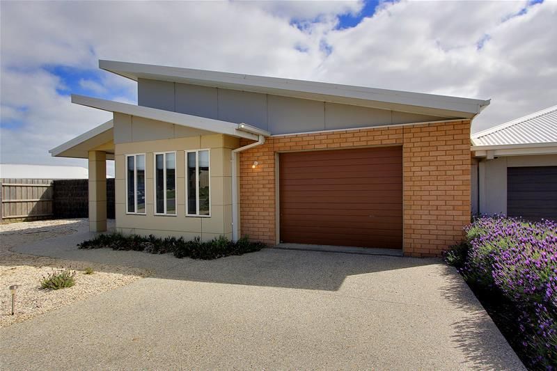 11 Dunes Road, Cowes VIC 3922