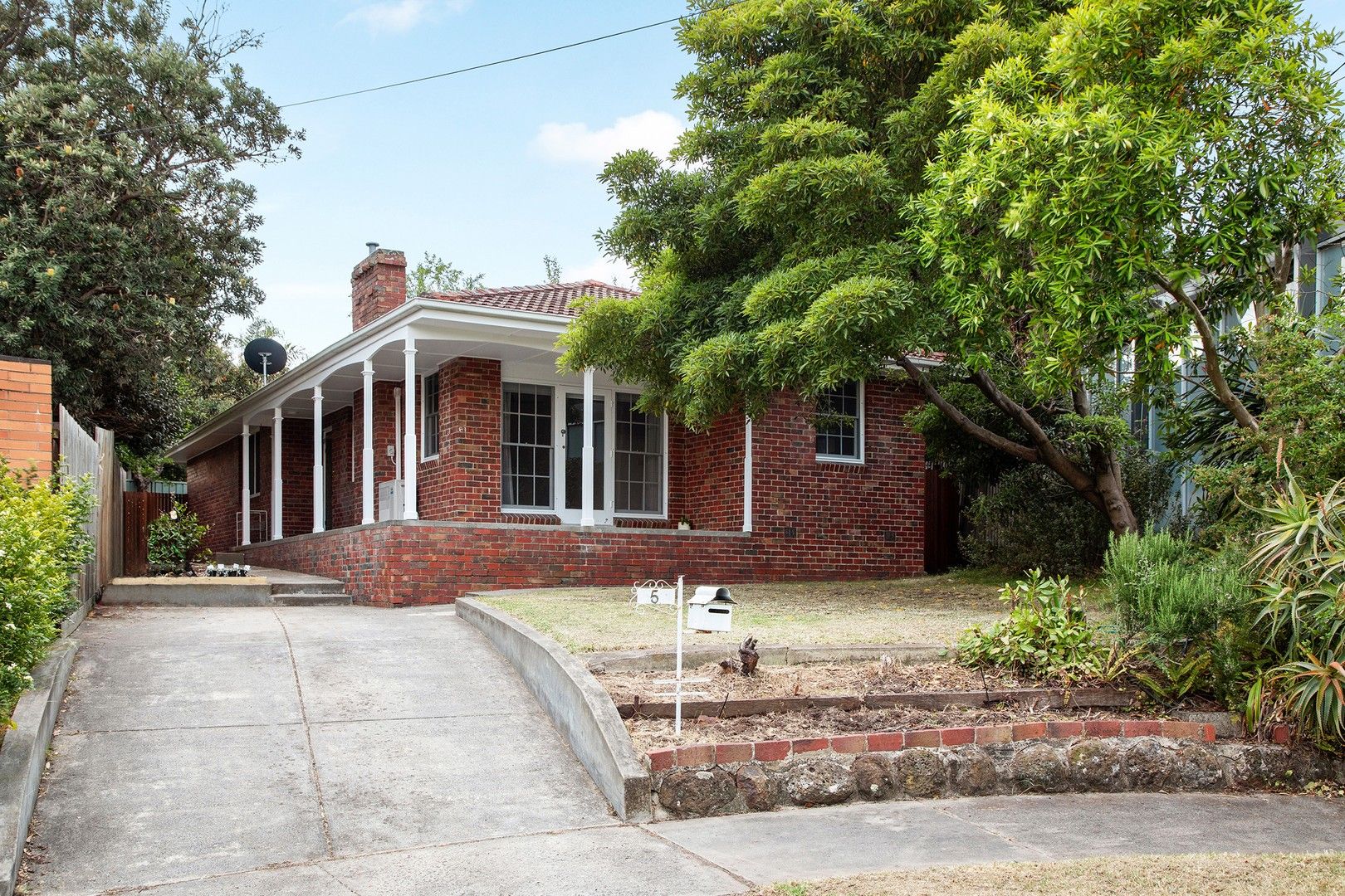 2 bedrooms House in 5 Mchale Court ESSENDON VIC, 3040