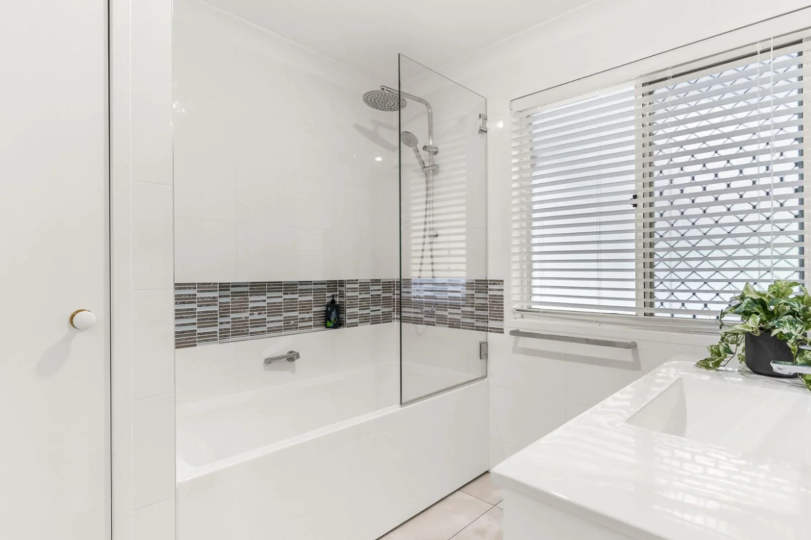 Additional image 12 of 16 Batavia Court, Park Ridge South QLD 4125