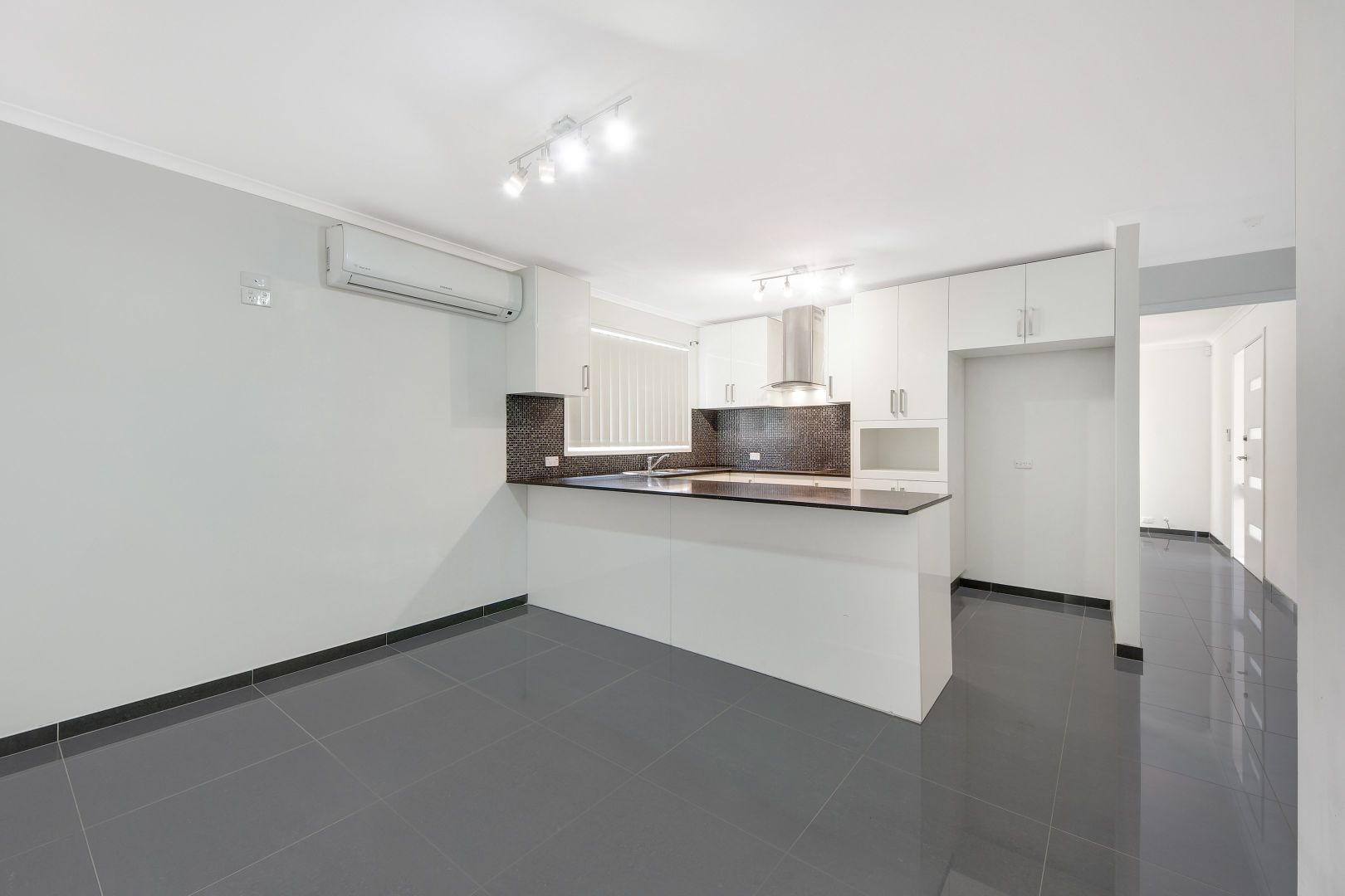 7 Spumante Close, Eschol Park NSW 2558, Image 2